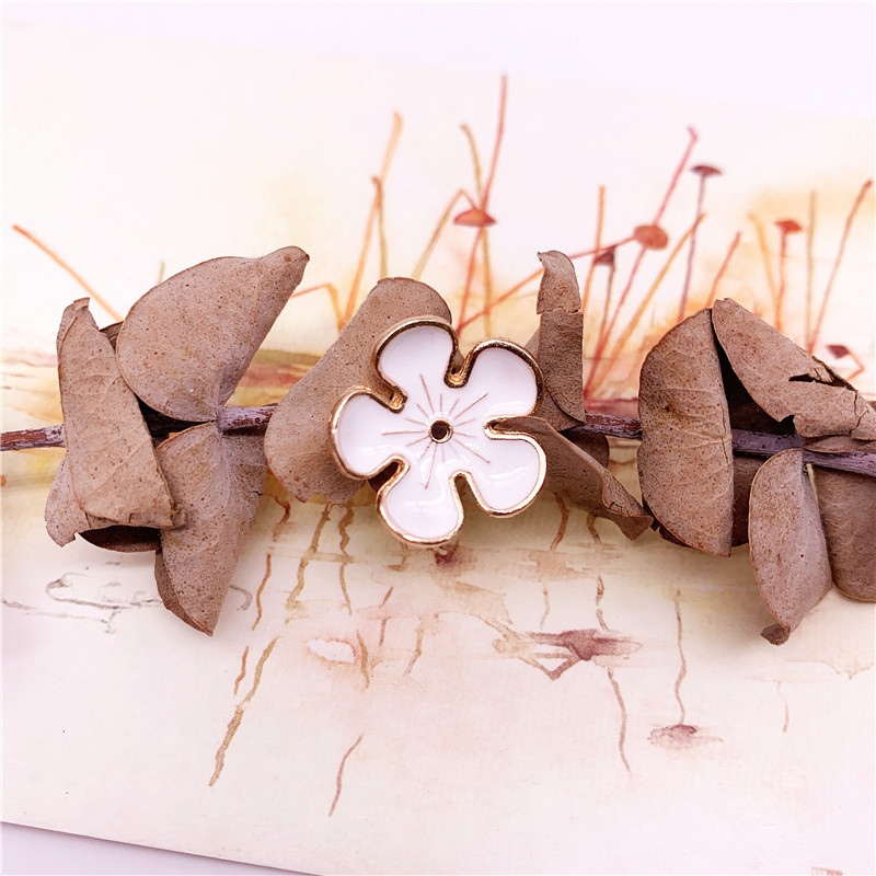 五瓣花 白色桃花底托滴油合金配件中孔工艺品服装头饰手工diy饰品