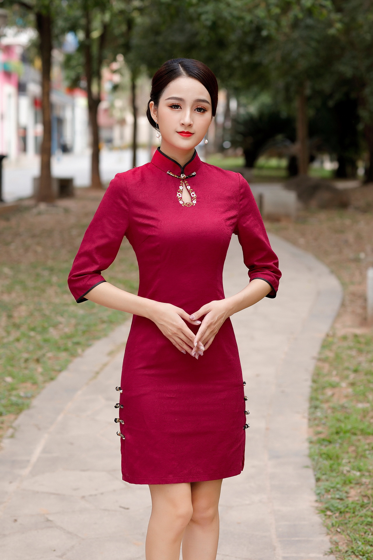 华之韵厂家自营中式传统盘扣水滴绣花七分袖改良旗袍8052