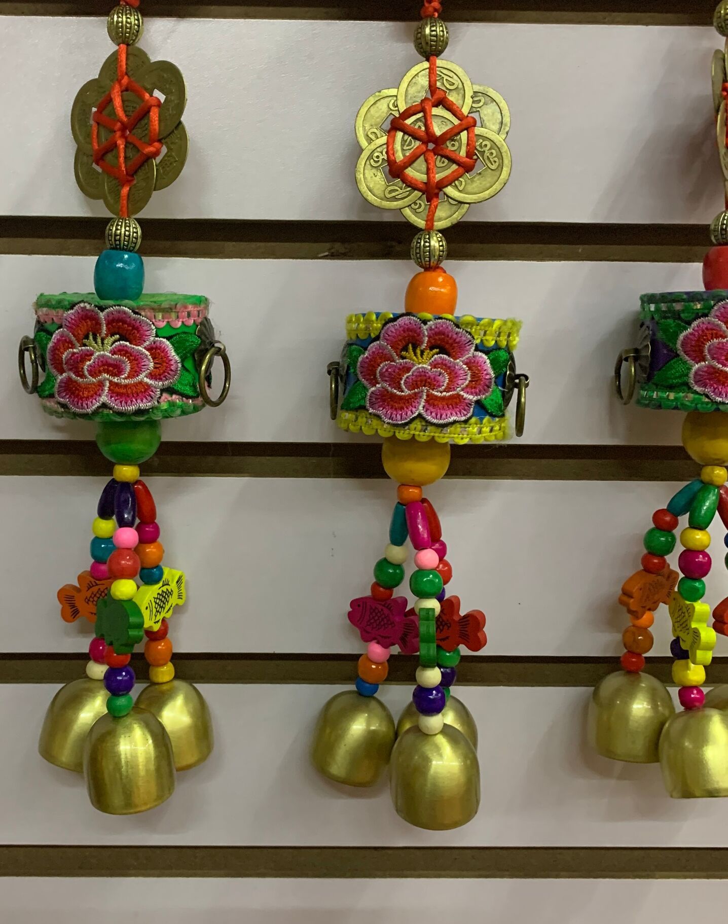 云南民族旅游手工艺品景区纪念品东巴系列 中国结铜钱小鼓三铃