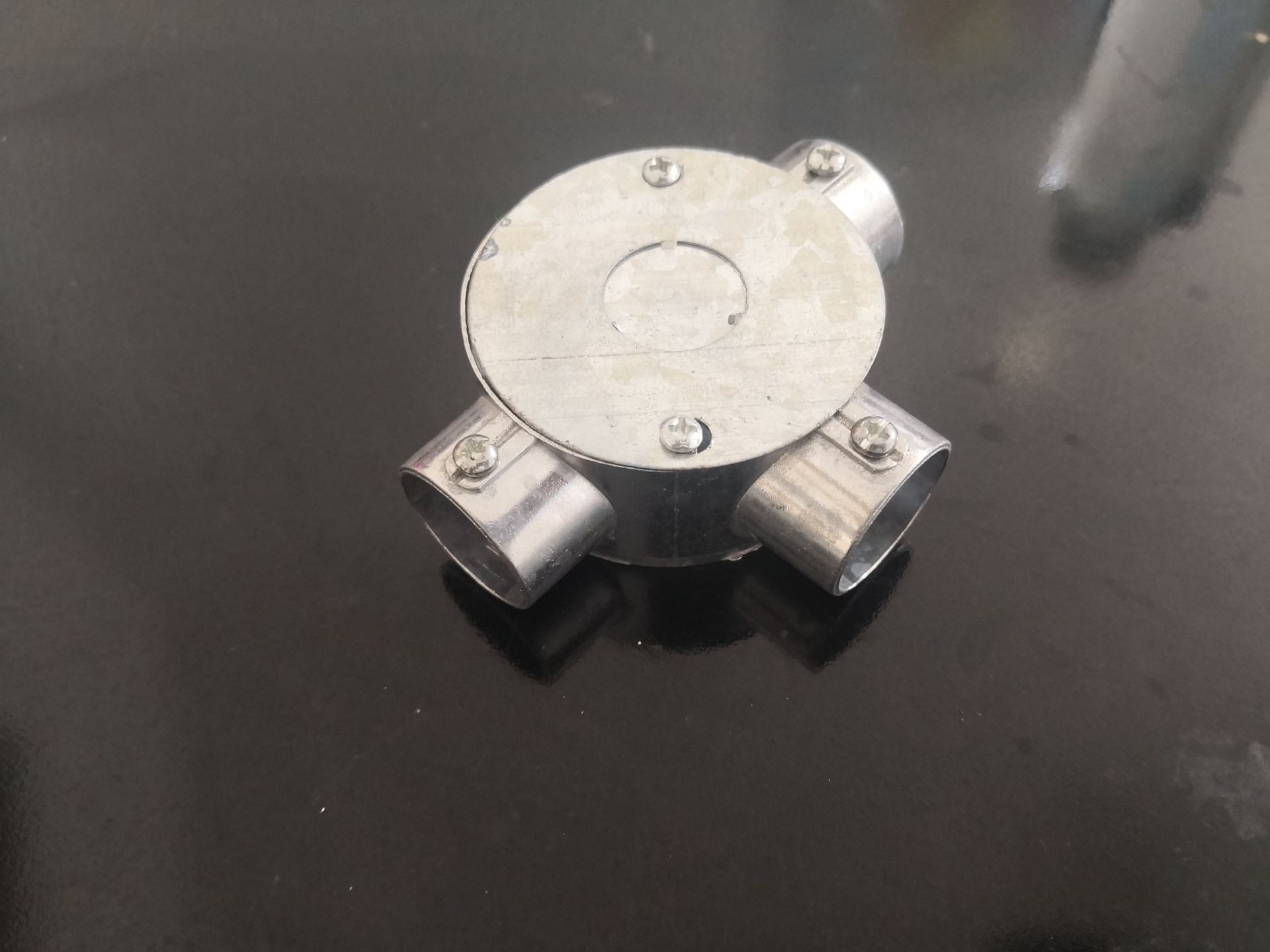 一良65顶线盒顶丝分线盒4分6分二通三通角通四通接线盒