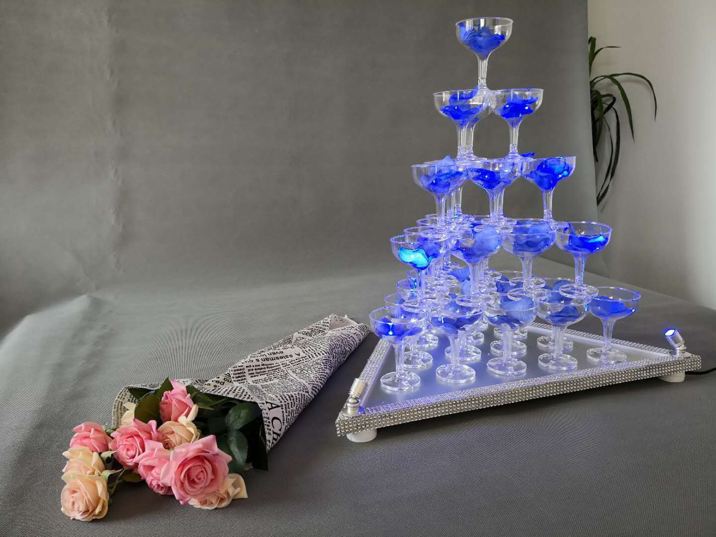 2021新款镶钻发光香槟塔婚庆道具五层酒塔庆典道具亚克力香槟杯塔