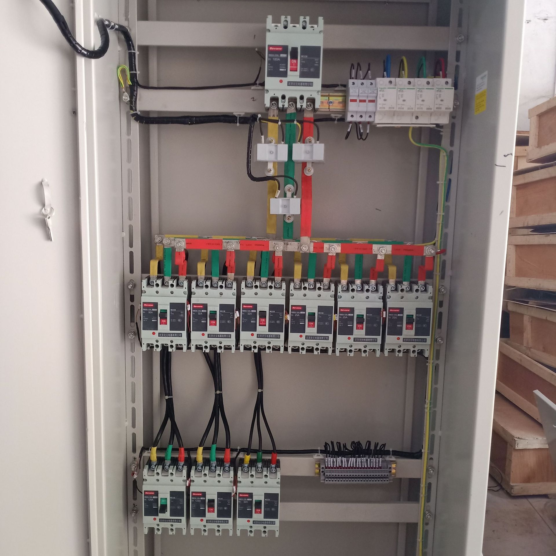 厂家制作 过载报警不脱扣 主塑壳分支塑壳断路器 动力照明配电柜