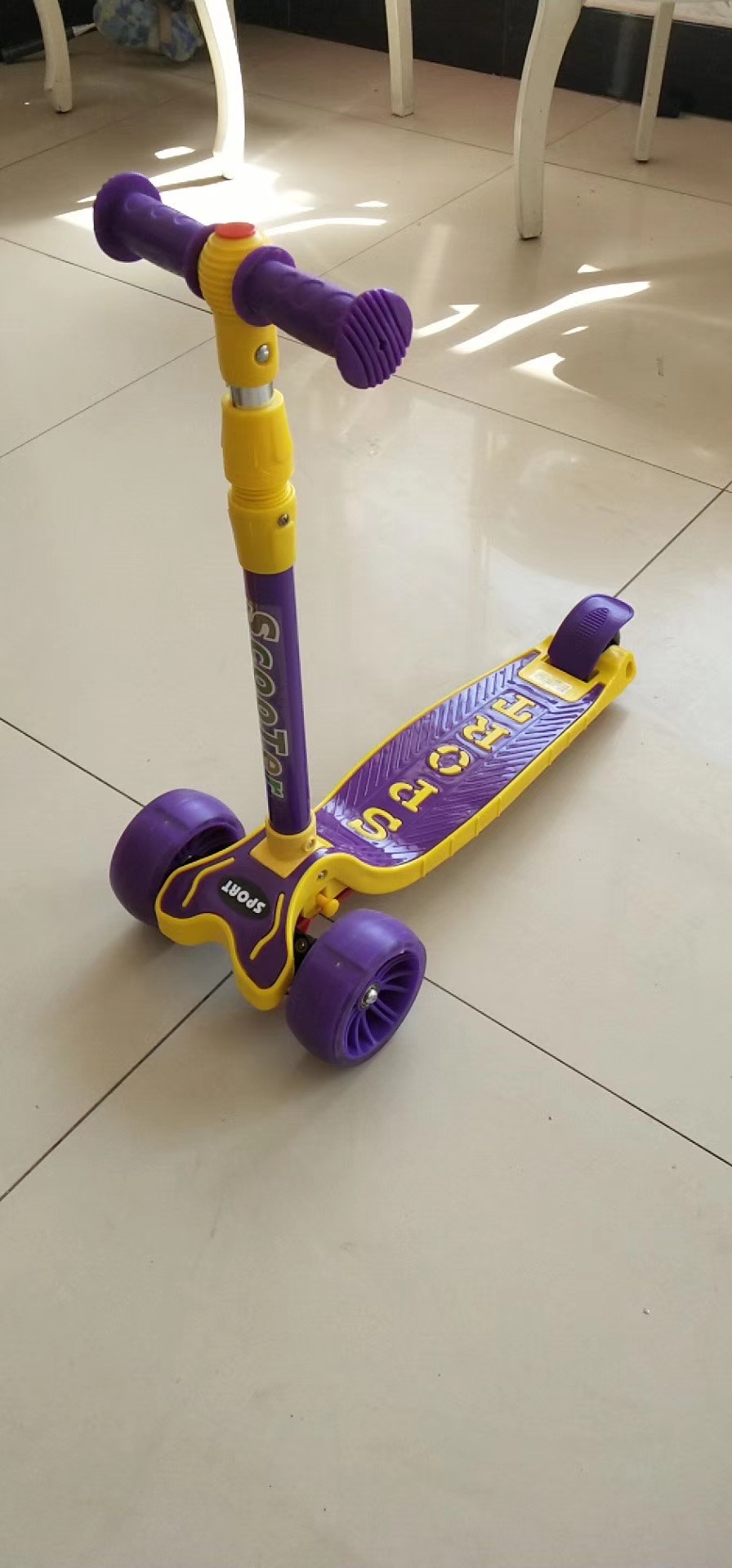 厂家新款塑料米高滑板车儿童脚踏车儿童高低可调折叠环保防侧翻