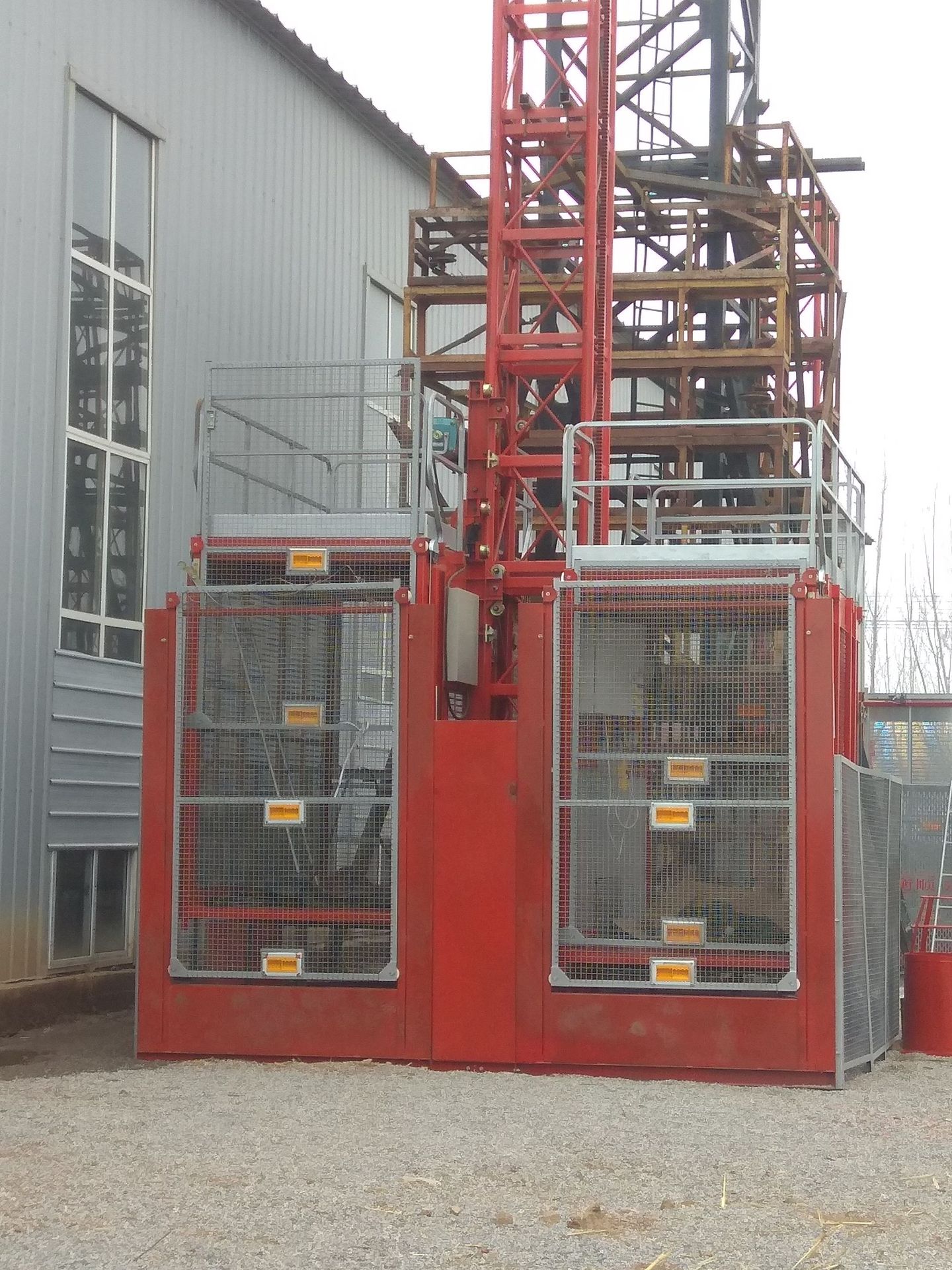 可拆装建筑用高质量双笼建筑施工升降机sc100100规格全厂家直销