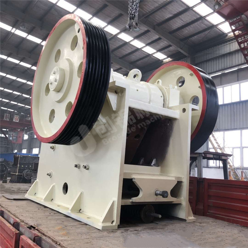 批发小型家用石头破碎机小型颚式石头破碎机柴油机带石料粉碎机