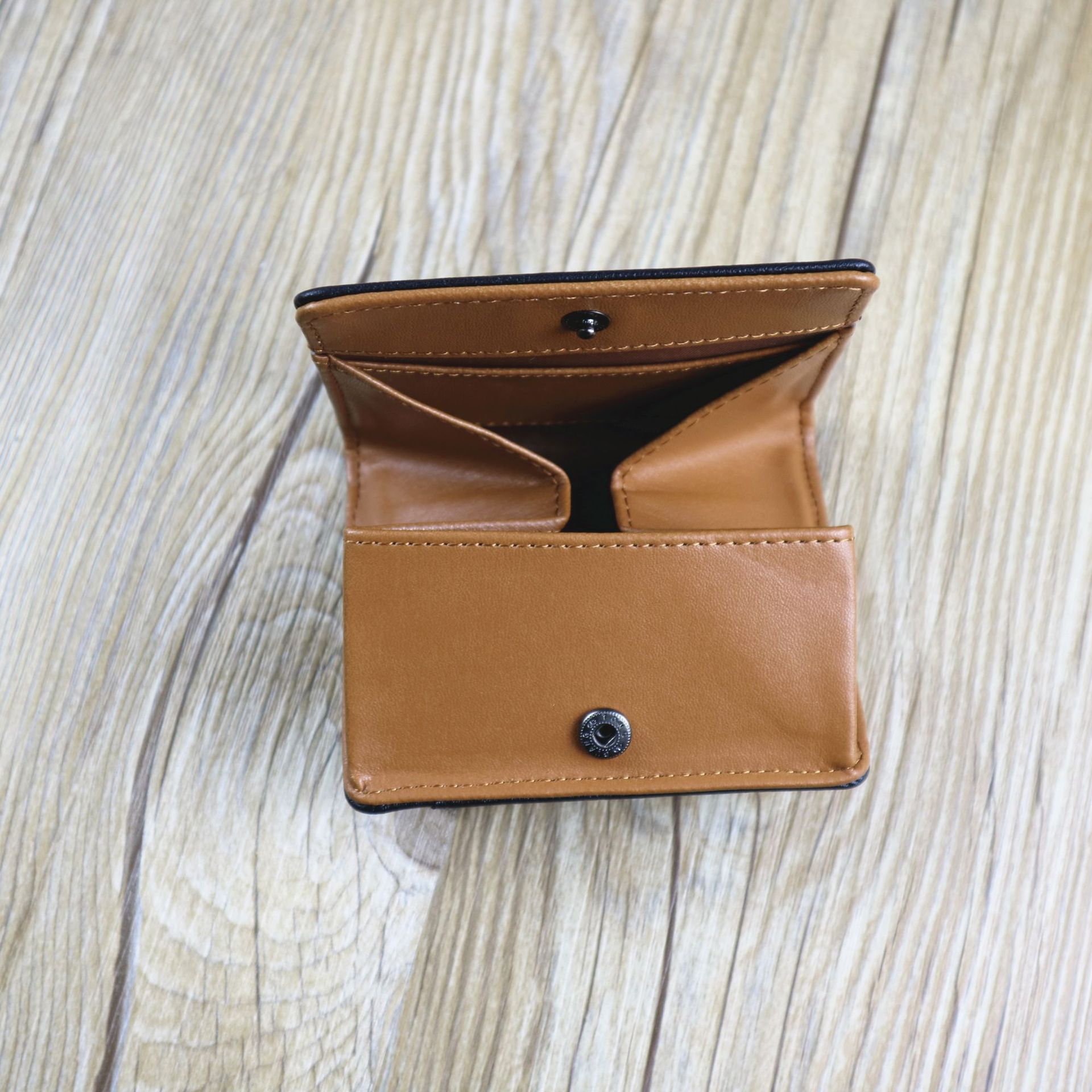 日式短款方形手指位推卡位真皮零钱包 创意牛皮日本亚马逊零钱包