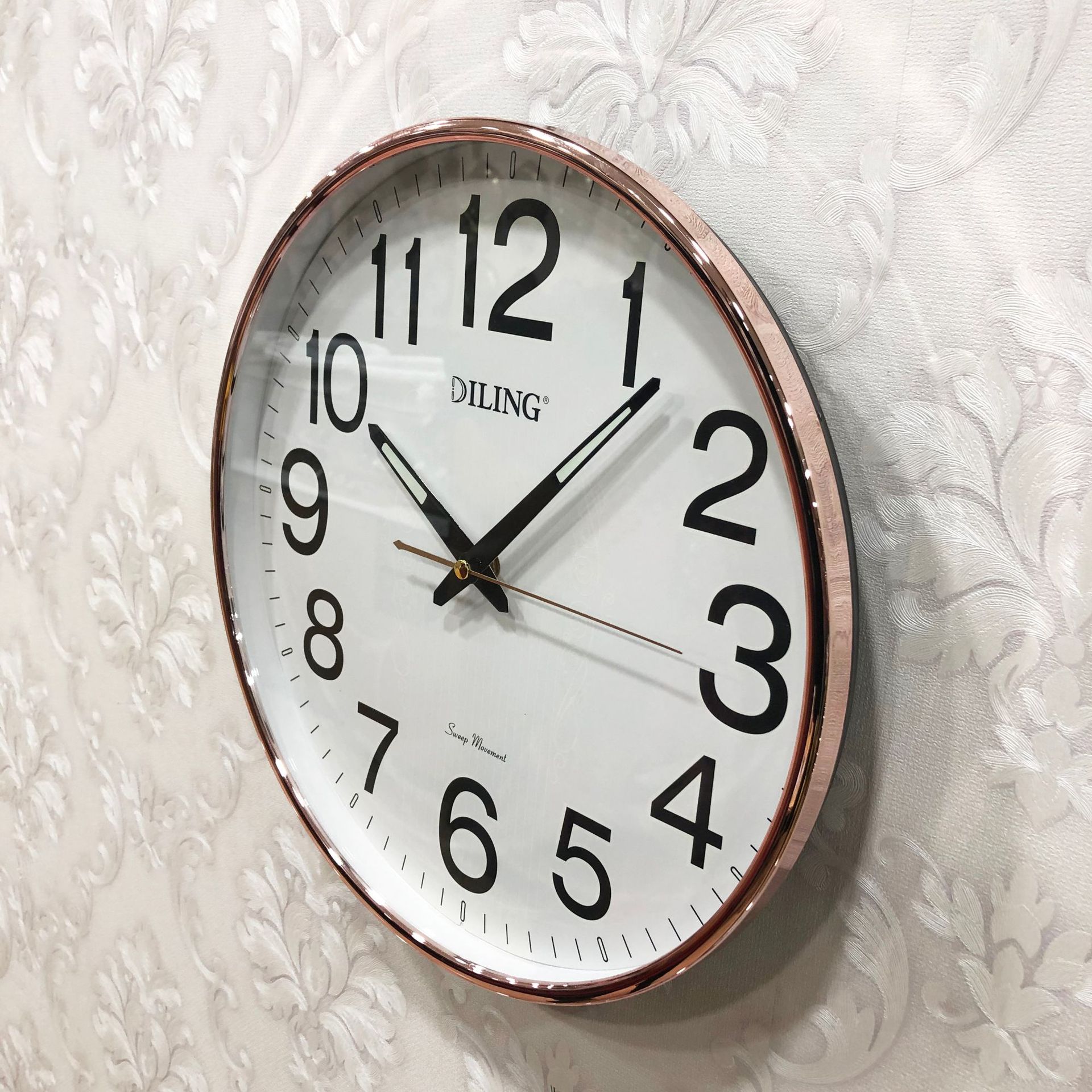 迪翎63035超薄边框醒目立体字圆形石英挂钟