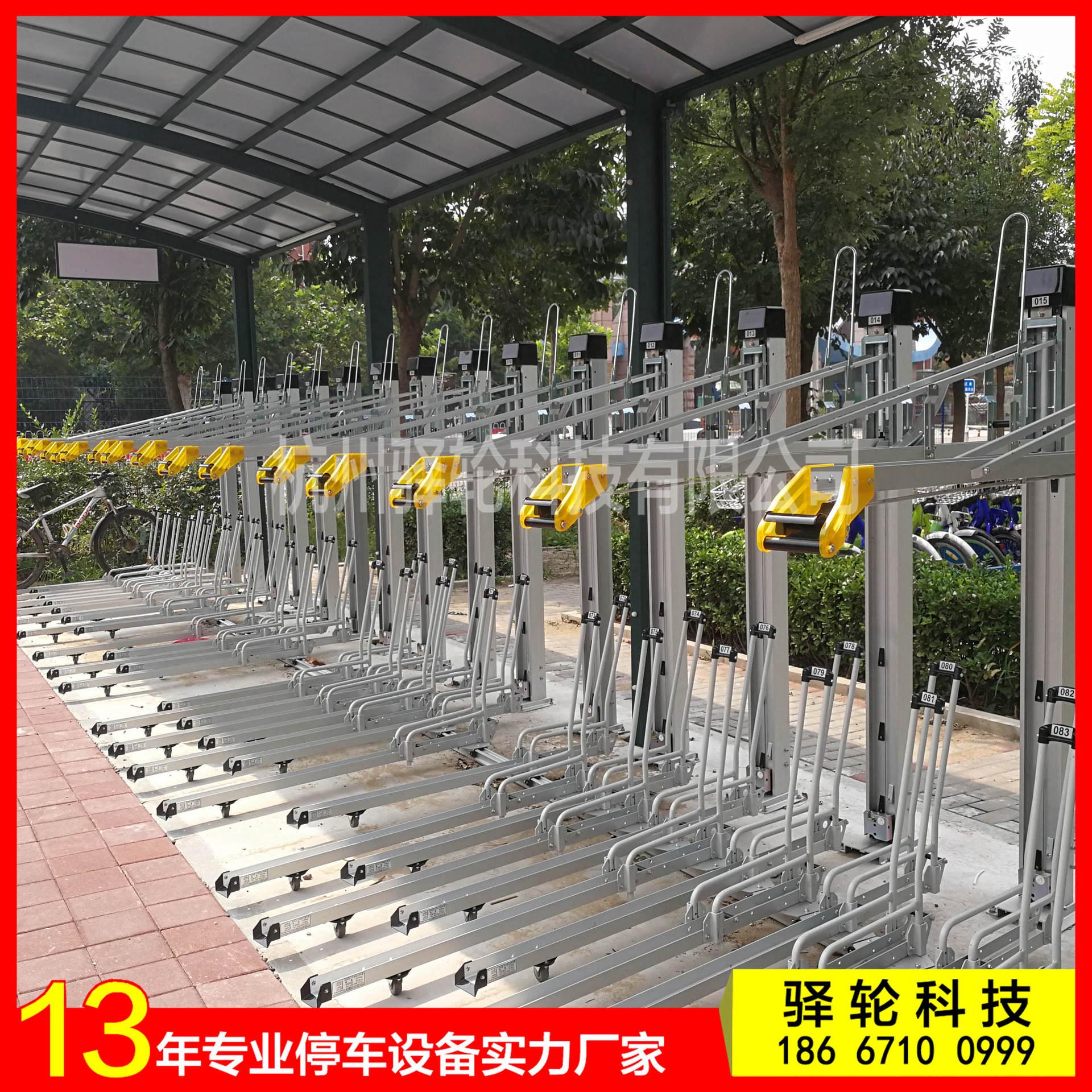 北京地铁口的双层自行车停车架 老人女性可轻松操作-阿里巴巴