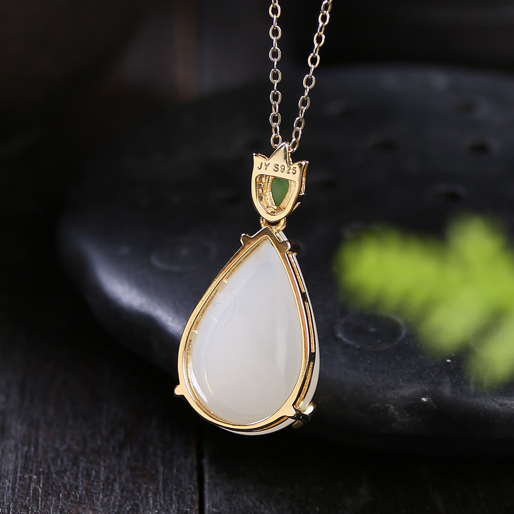 厂家批发和田玉s925银镶玉吊坠女款玉坠天然玉石水滴形羊脂玉吊坠