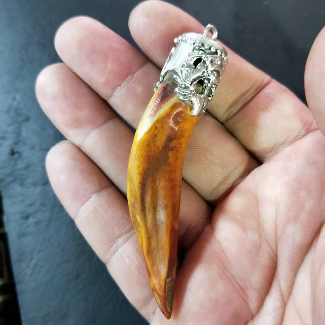 镶白铜珐琅彩野猪牙吊坠 古玩文玩杂项小野猪牙挂件批发