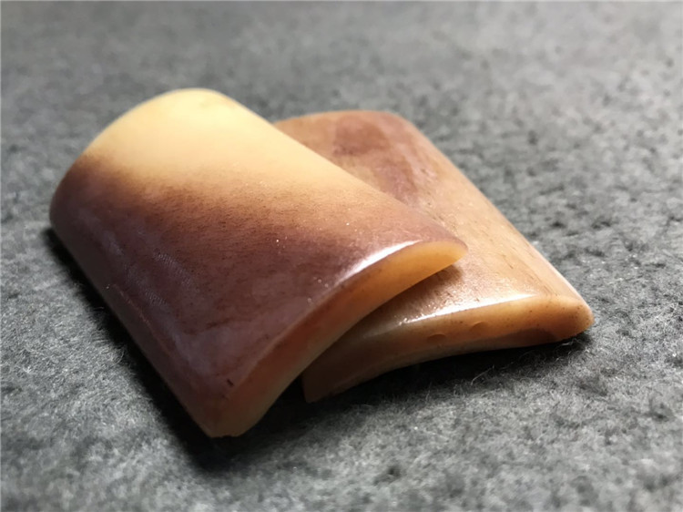 厂家供应满血蝌蚪纹驼骨无事牌牛鼻孔高抛光驼骨牌子吊坠