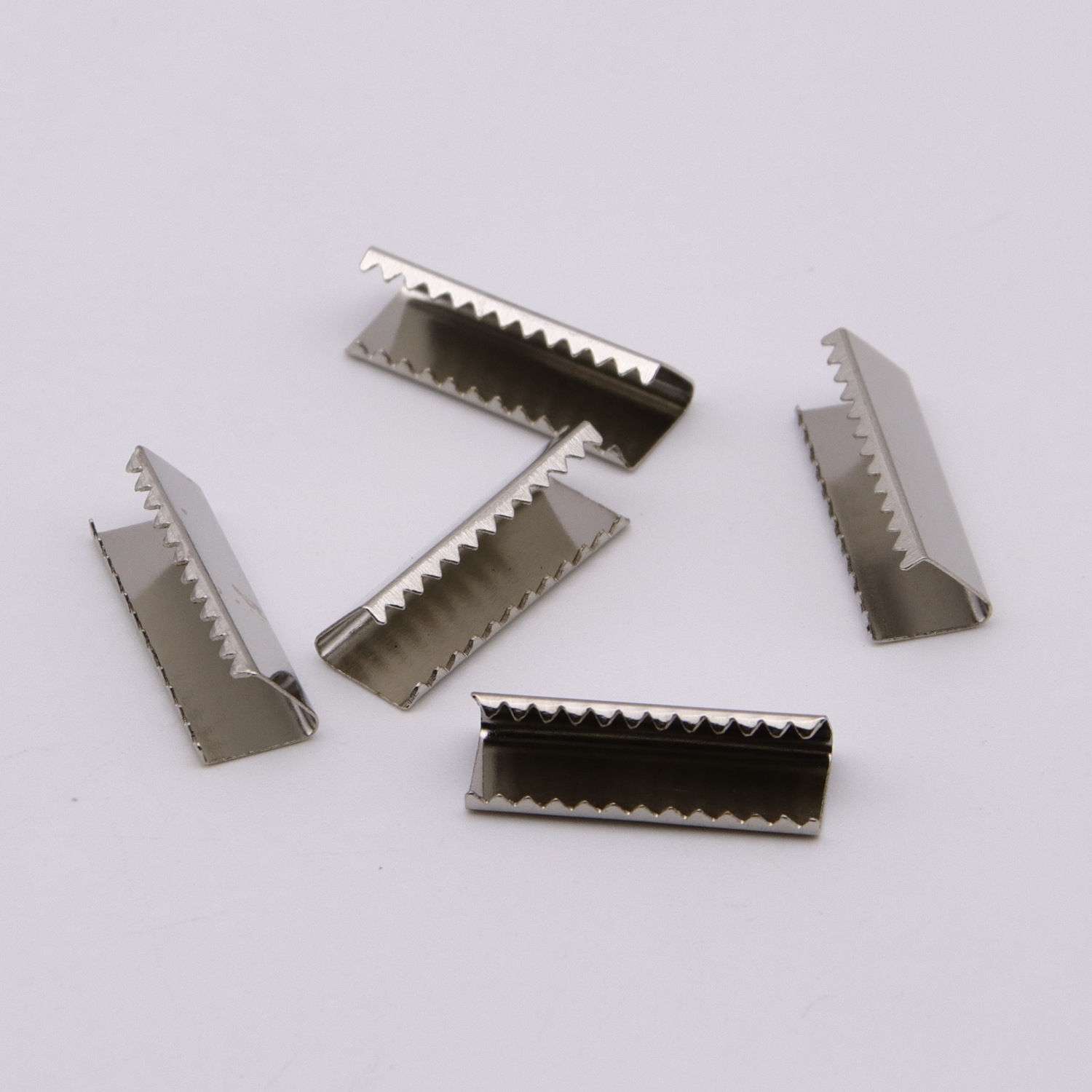 厂家直供20*7mm多齿边夹牙夹 金属织带尾夹 衣领夹 五金箱包配件