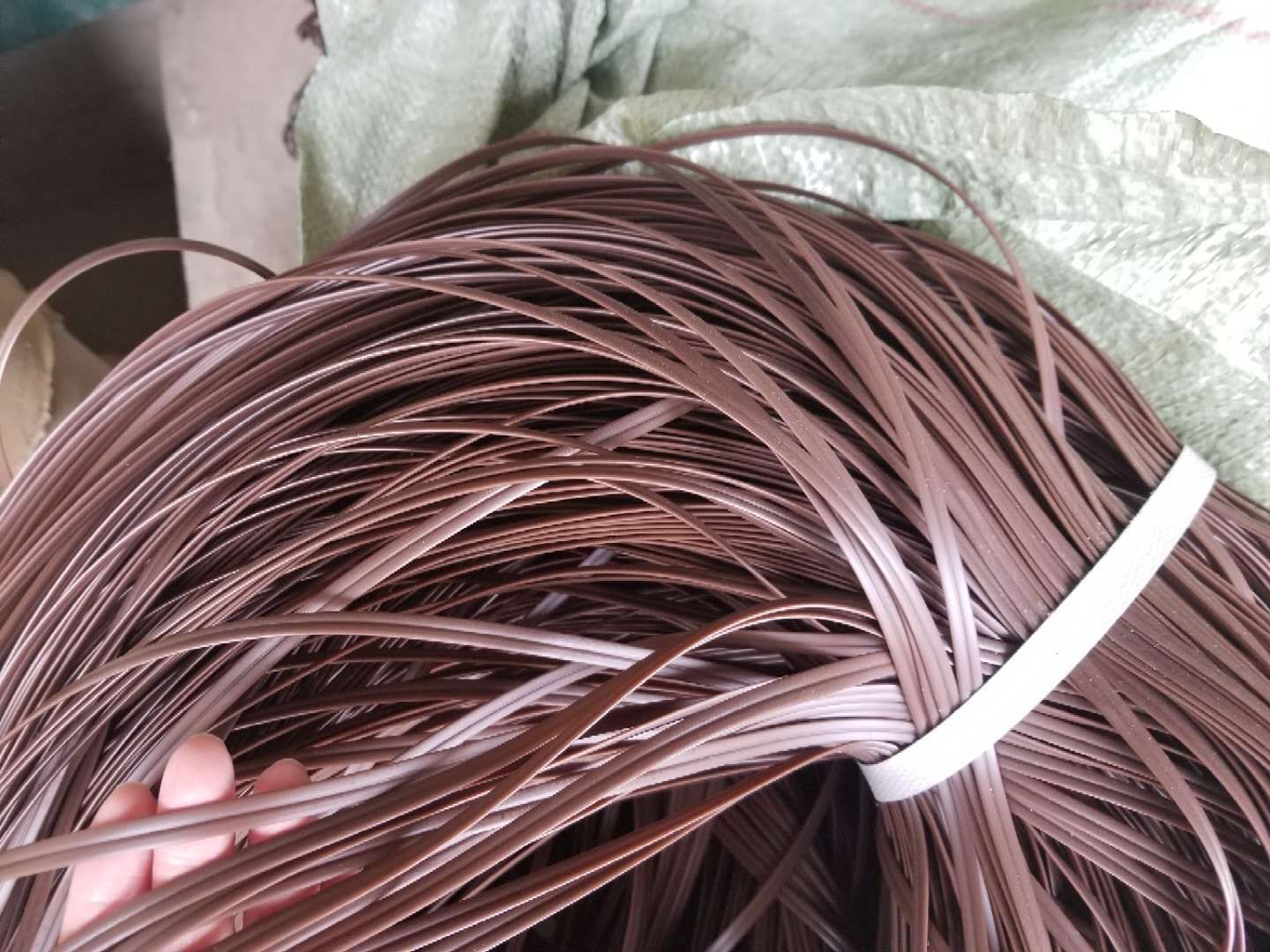 厂家直销pe仿藤条 塑料藤条 编织材料 家具材料 扁藤