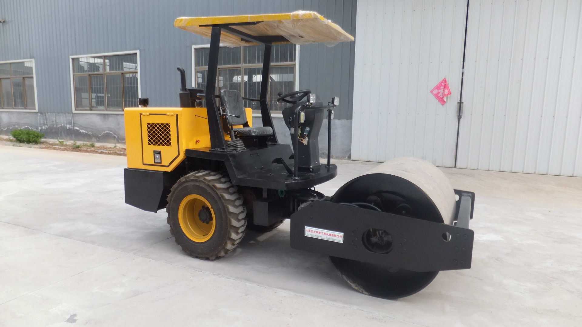 厂家直销包邮小型胶轮压路机 小型座驾式压路机 3.5吨压路机