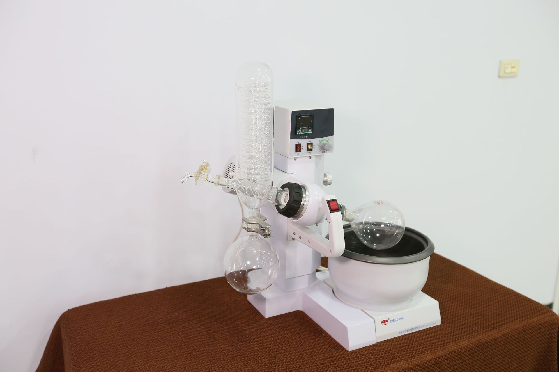 巩义予华仪器旋转蒸发仪外型美观经久耐用台式旋转蒸发仪