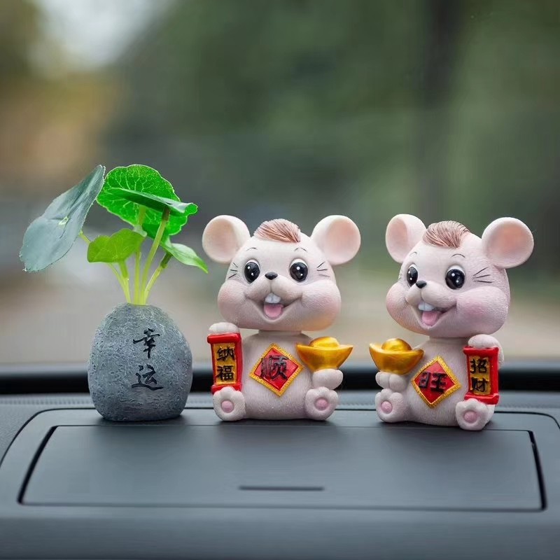车载萌萌可爱小老鼠摇头公仔车内创意装饰用品鼠年汽车摆件装饰品