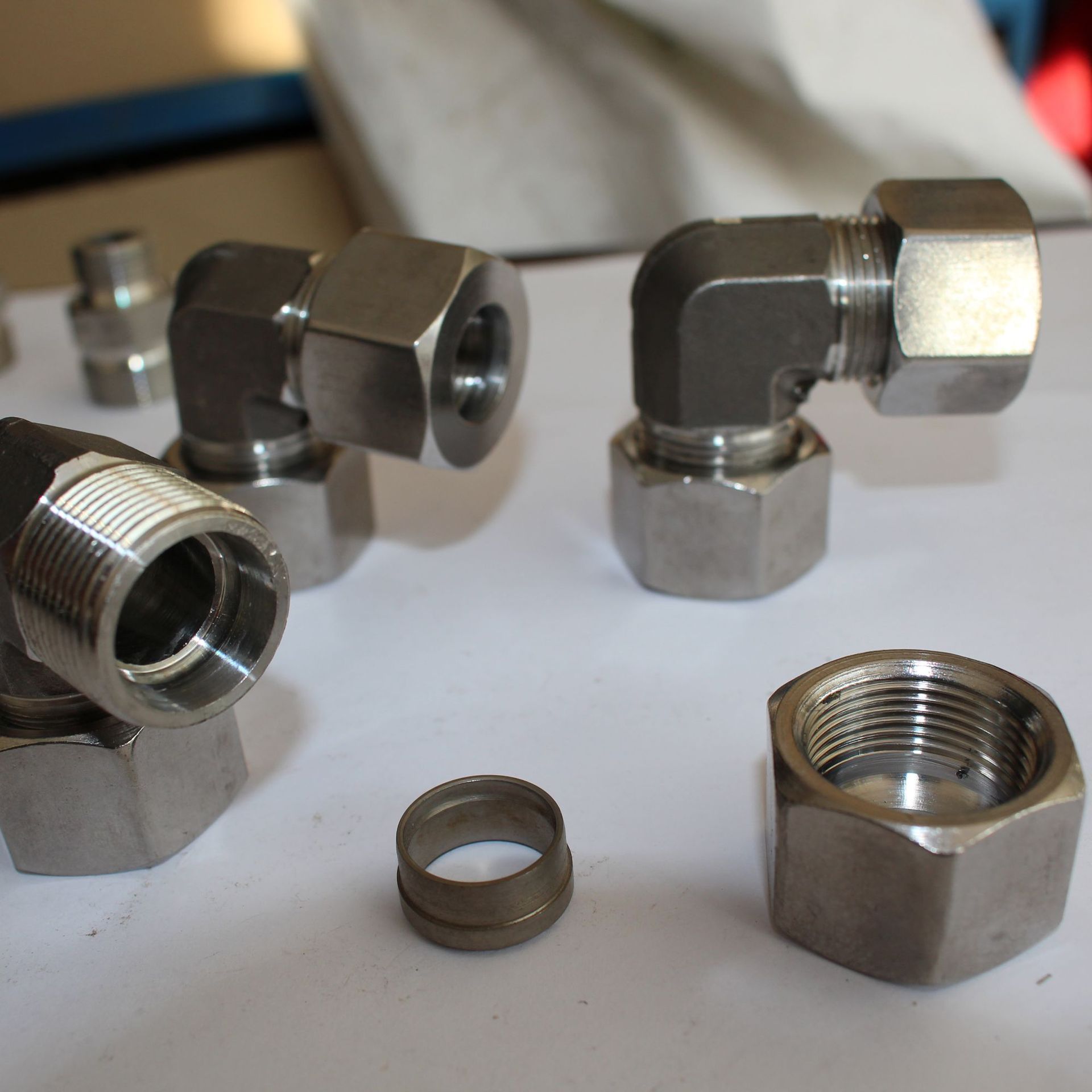 厂家直销碳钢不锈钢卡套式直角接头定制批发卡套式直角液压接