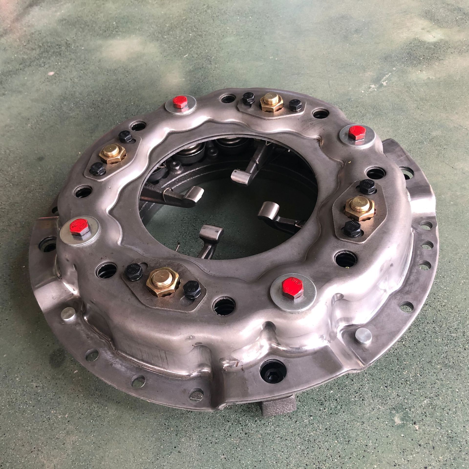 厂家直销 五十铃压盘 日野350离合器压盘 质量保证