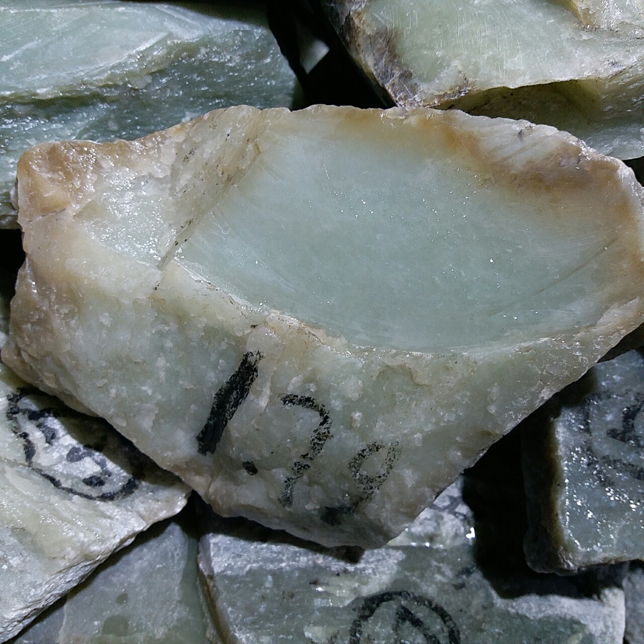 新疆和田玉原石毛料和田玉边角料练手料和田玉玉石毛料玉石玉料