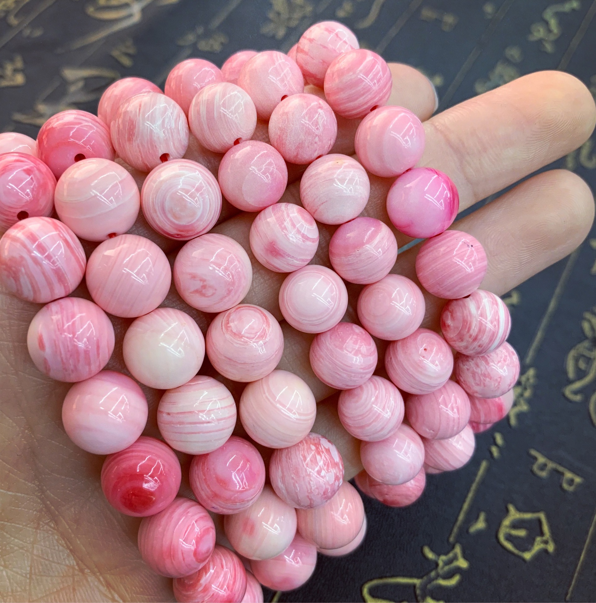 新品天然白砗磲女生粉色手链 多圈玛瑙手链108颗佛珠手串挂饰批发