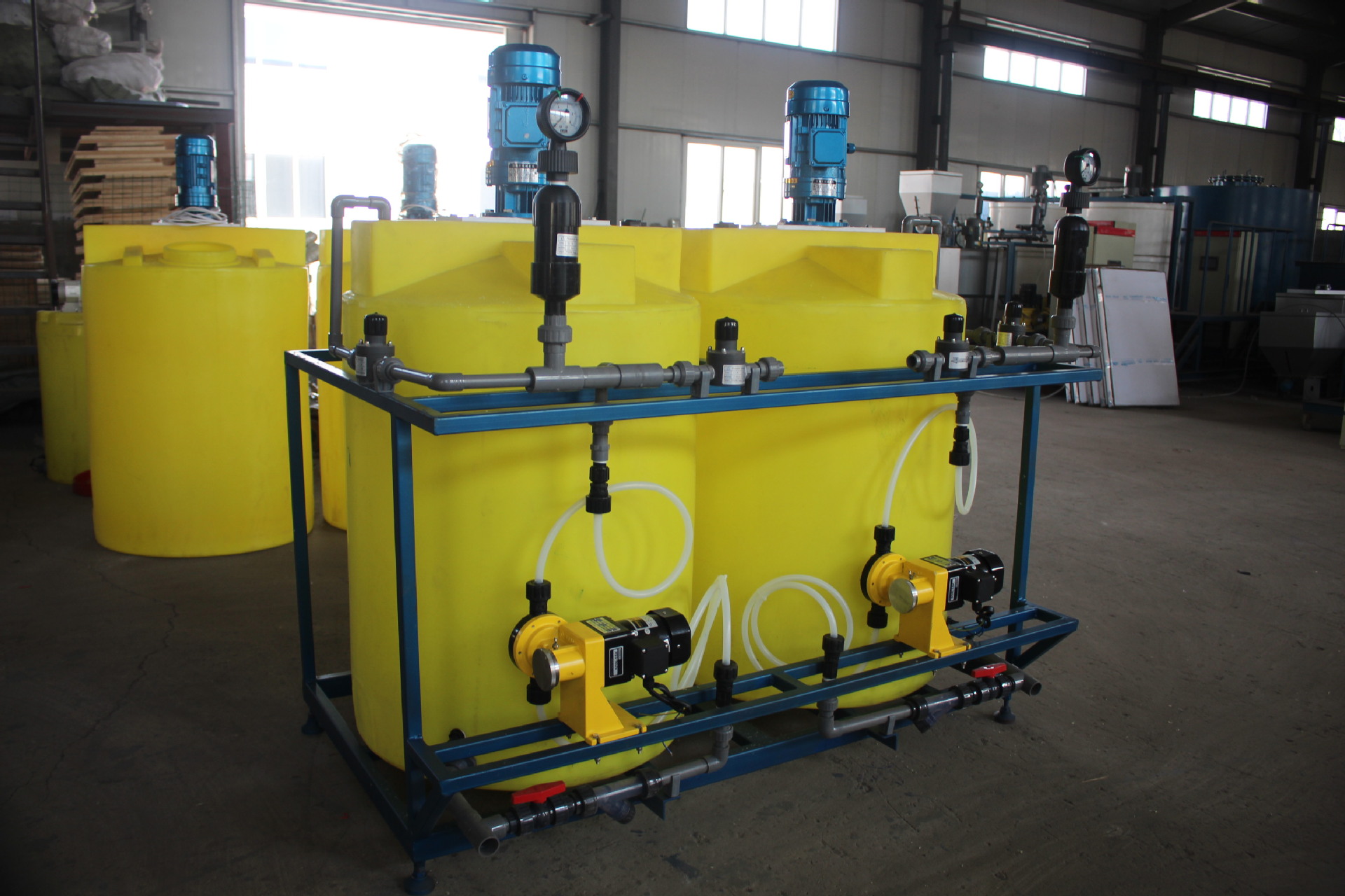 江苏宿迁加药装置设备生产厂家-鹏科 pe双泵双桶加药装置图片