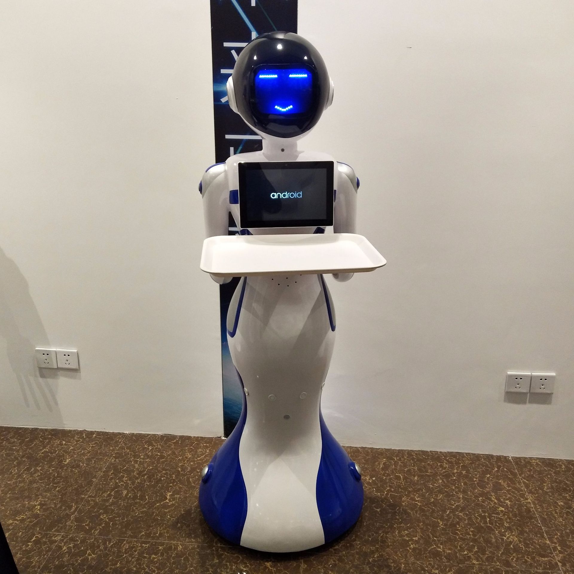 美女迎宾餐厅智能机器人门口互动宣传接待机器人研发厂家直供