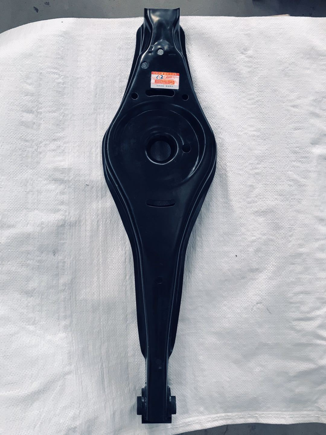厂家直销适用于宝来迈腾速腾帕萨特通用后托臂稳定耐用安全