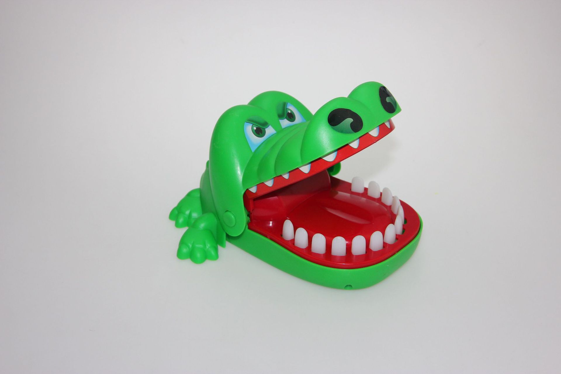 咬手鳄鱼大嘴巴牙齿咬手指鲨鱼解压减压神器整蛊恶搞抖音同款玩具