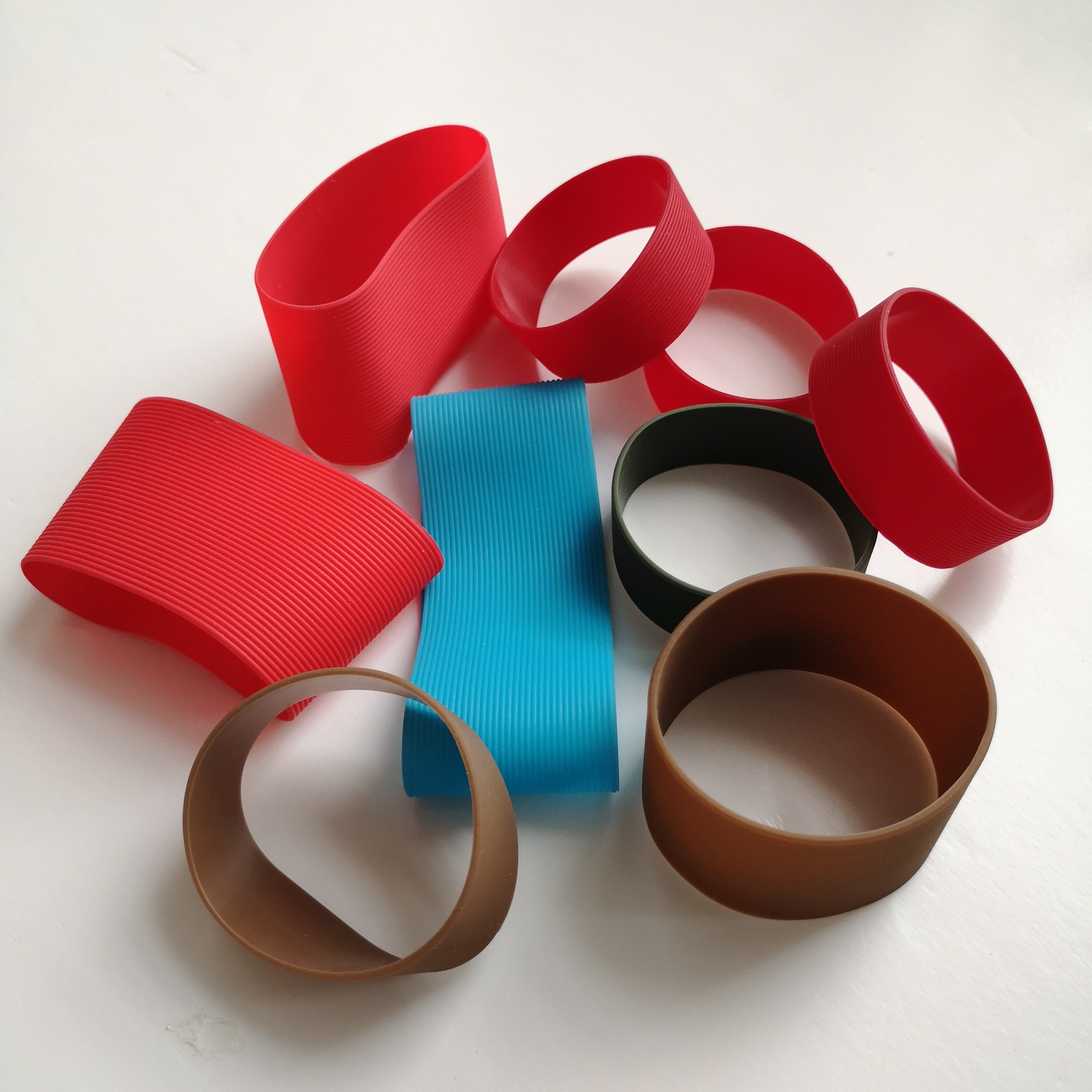 新款硅胶杯套花纹定制 便携水杯硅胶杯套隔热防烫防滑 耐用日用品