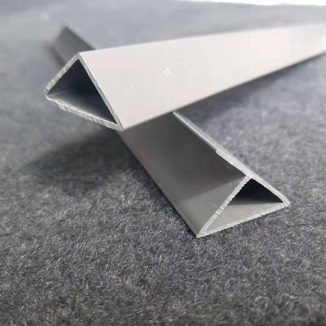 厂家批发 pvc材质三角形倒角线条 窗台阳角用倒角模板 18*18*25mm