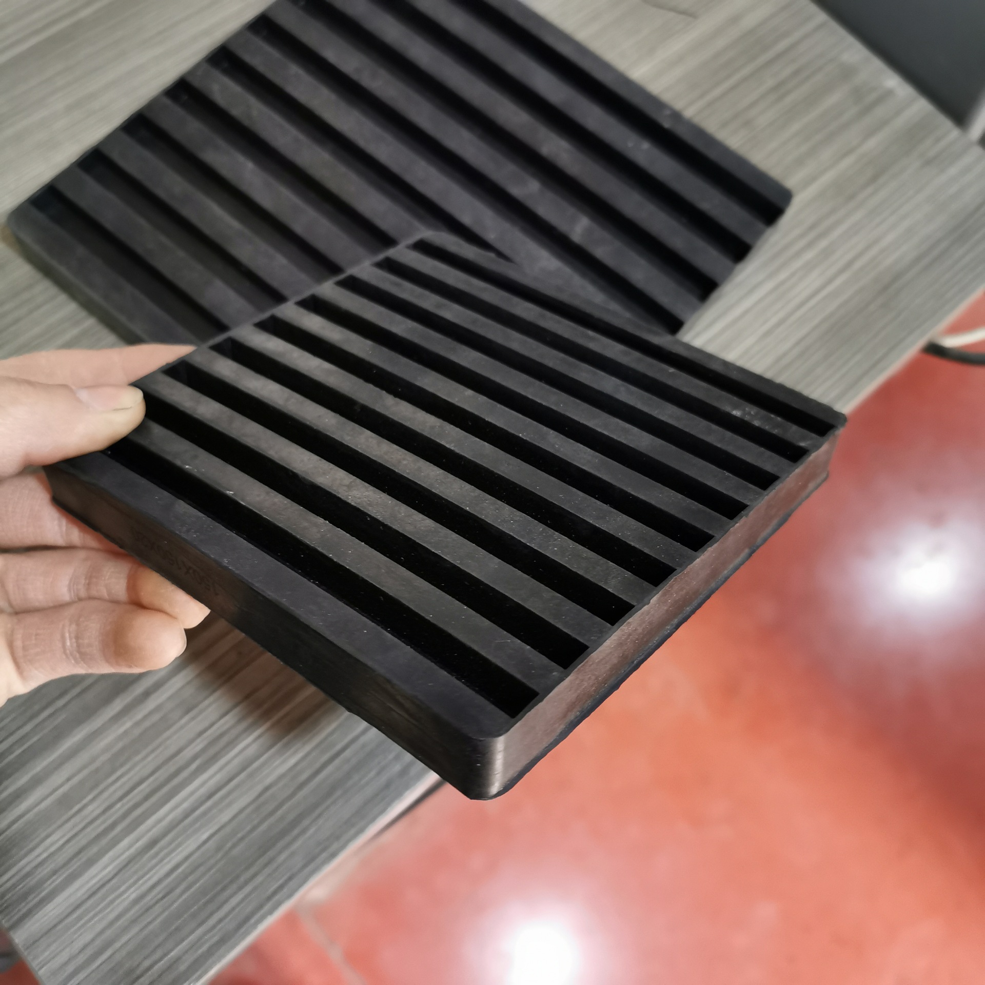 防滑橡胶减震块机器风机桥梁橡胶支座橡胶垫块高弹性空调减振块