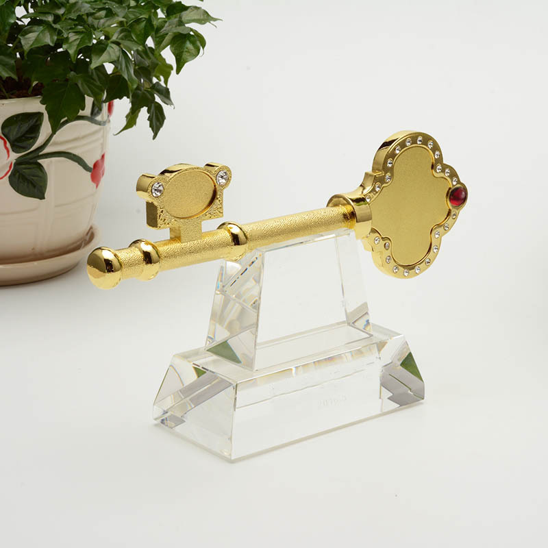 高档办公室桌面金钥匙摆件房地产公司纪念品年会颁奖礼品奖杯制作