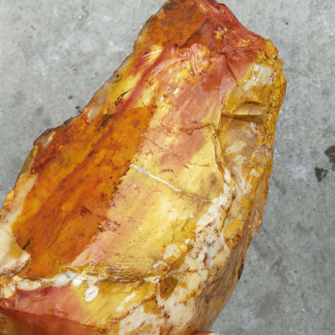 厂家直销天然蛋黄石原石 天然俏色 雕刻摆件手链原材料 原石批发