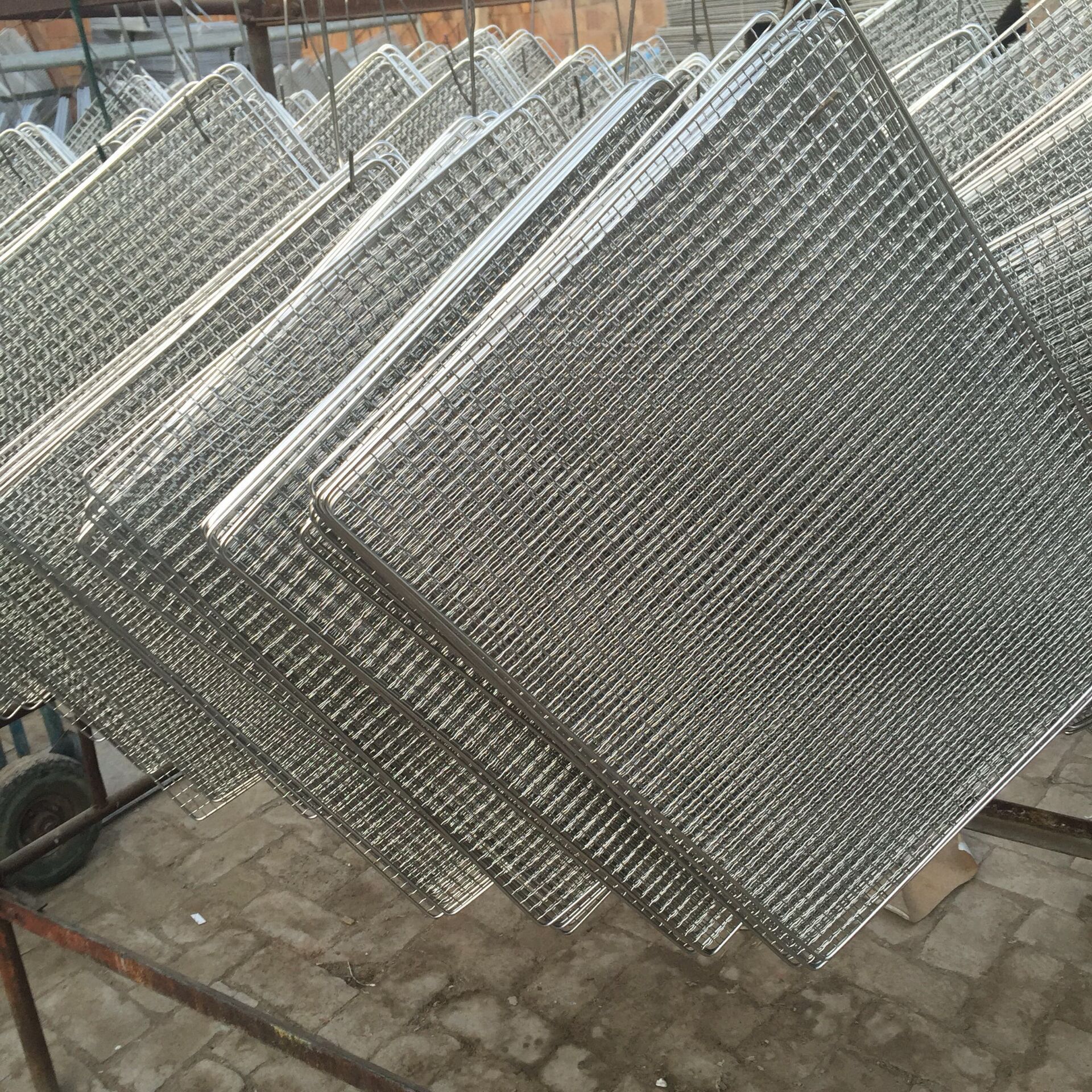 供应304不锈钢网片晾晒不锈钢片烧烤网片定做各种不锈钢片