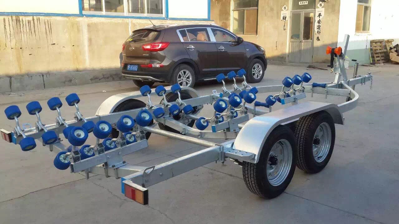 山东厂家直供冲锋舟拖车游艇拖车架玻璃钢艇拖车