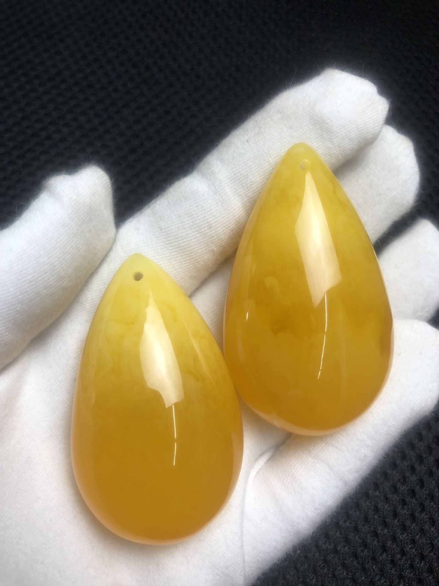 二代粉压蜜蜡厂家直销新品爆款精品水滴无事牌吊坠毛衣链直播货源