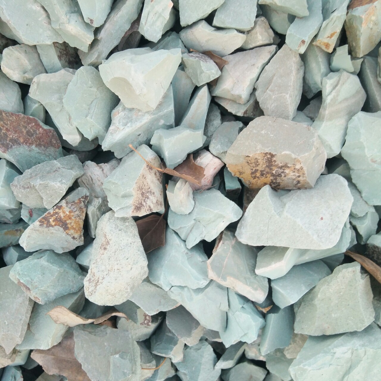 厂家直销水处理绿沸石 水质改良污水处理用绿沸石颗粒