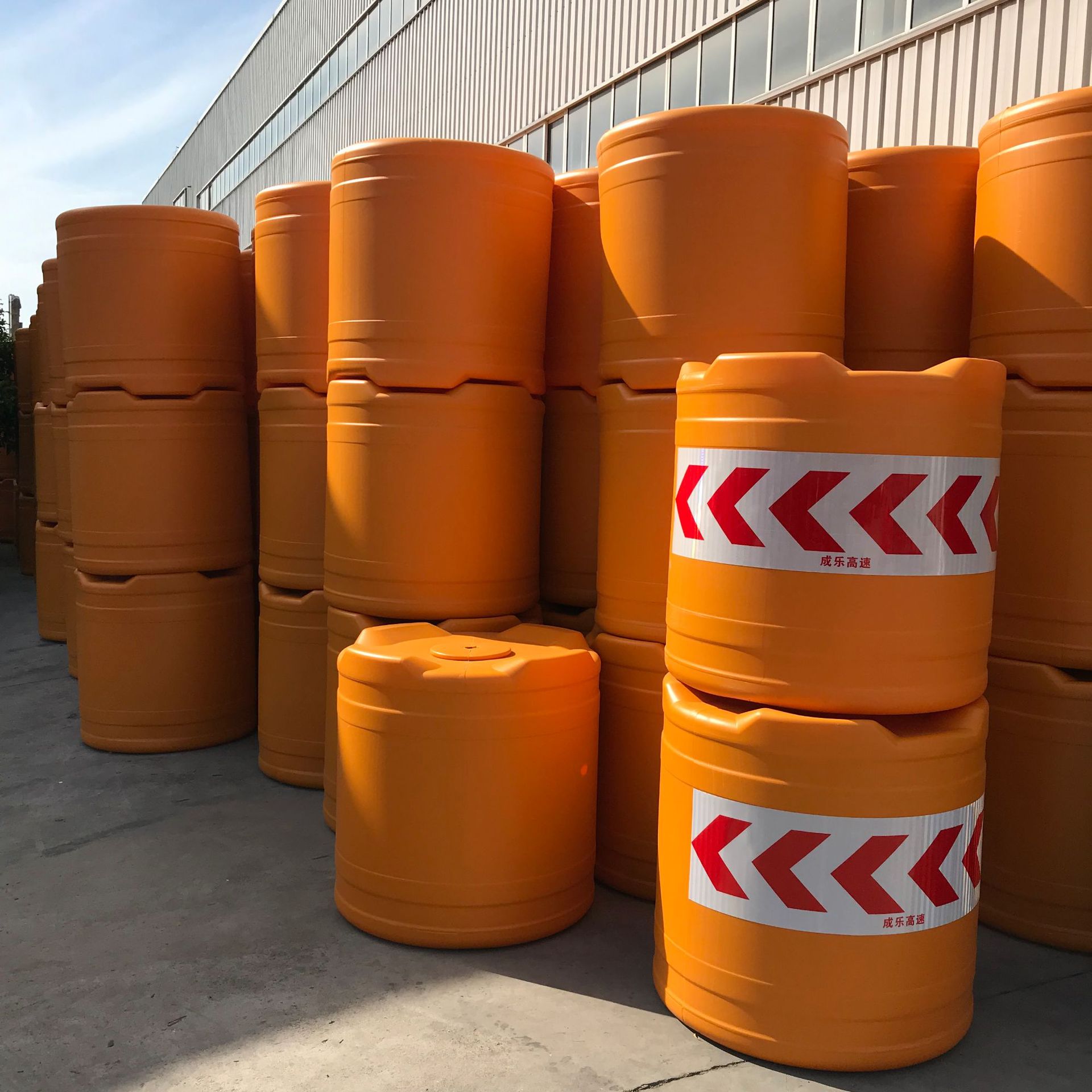900*920隔离防撞桶施工警示桶全新料隔离装水桶高速公路警示桶