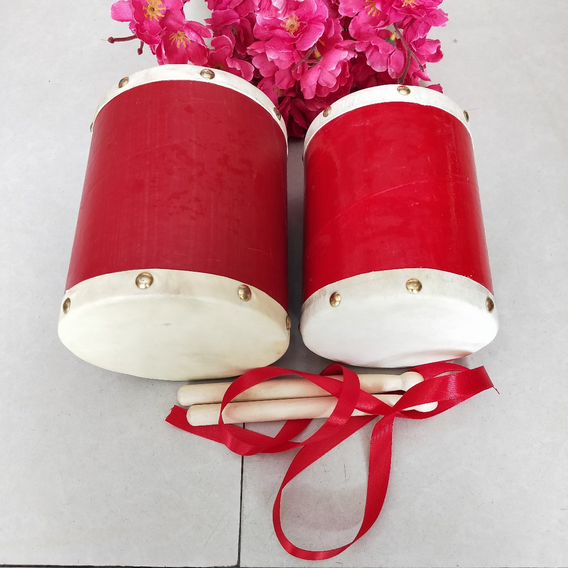 羊皮大腰鼓纯手工制作儿童表演节目道具鼓送鼓槌红绳_双伟集团_义乌购