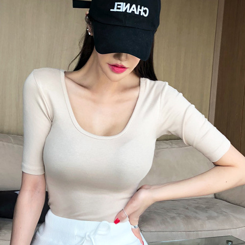 2022新款韩国东大门模特气场 性感显胸紧身低胸五分袖t恤女装