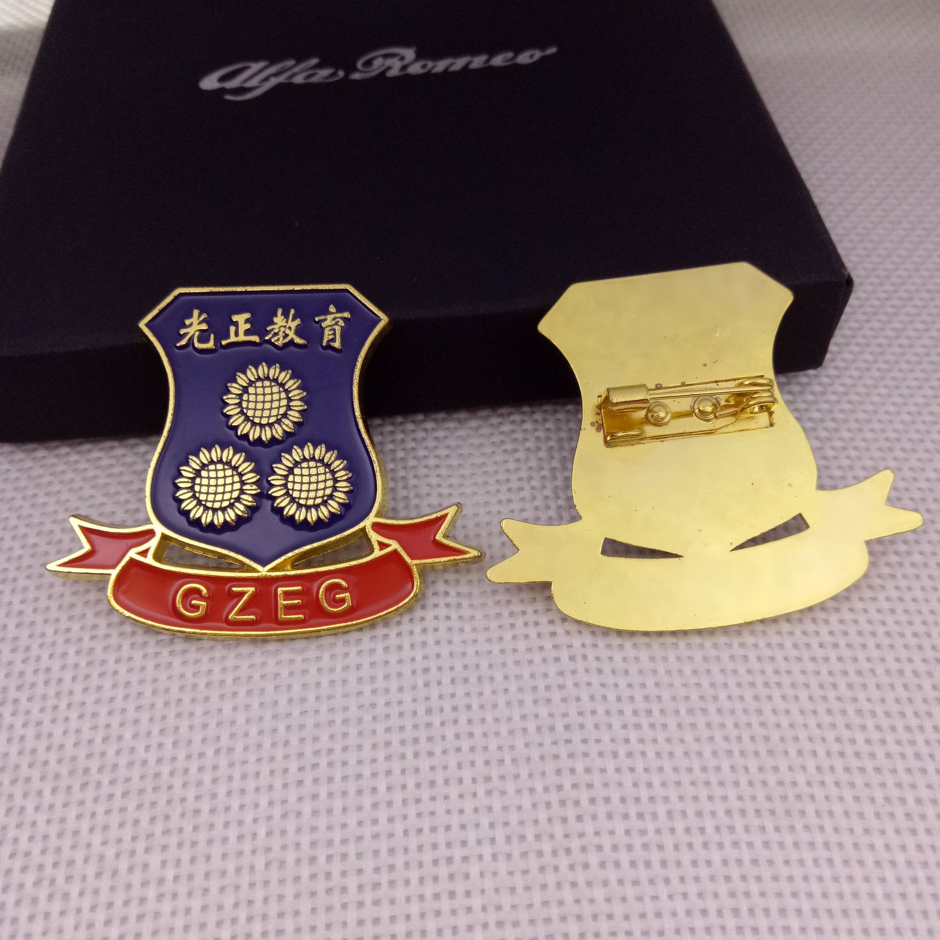 厂家专业制作金属烤漆徽章 锌合金压铸胸章 学校活动胸章