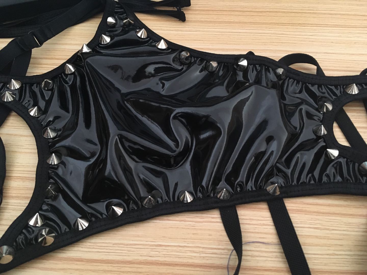 漆皮情情内衣sm露乳连体衣性感皮革捆绑牵引情趣内衣紧身开档激情