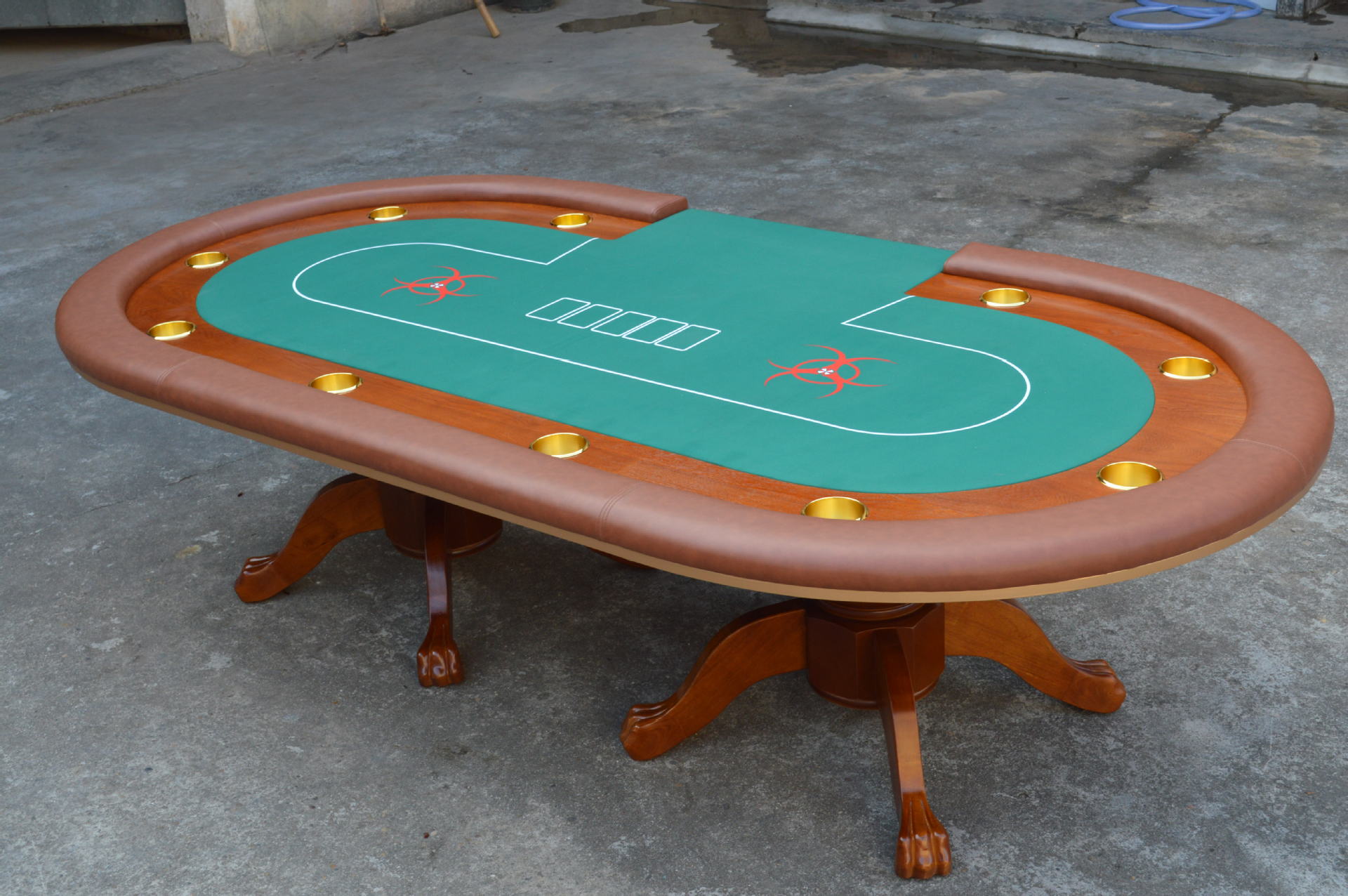 桌布颜色可更改,也可印客人logo. 桌子尺寸也可以定做更大,2.6x1.