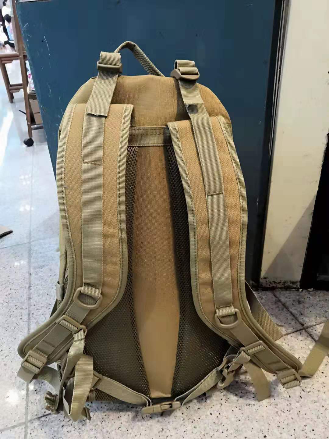 探路人户外用品 主要经营批发为主 战术包 战术靴 战术手套 望远镜类