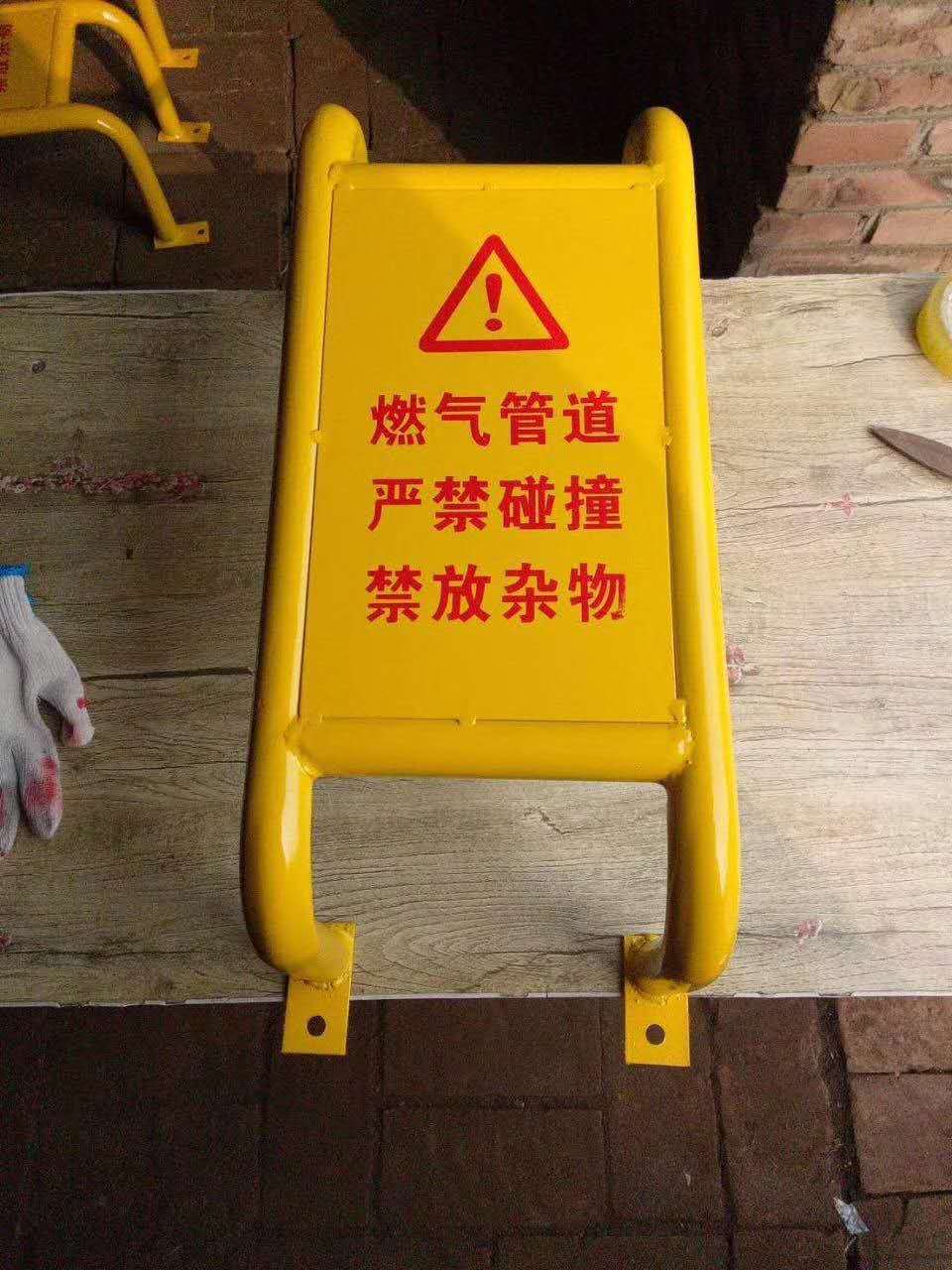 u型防撞栏天燃气管道防护设施 停车场保护架支持定做