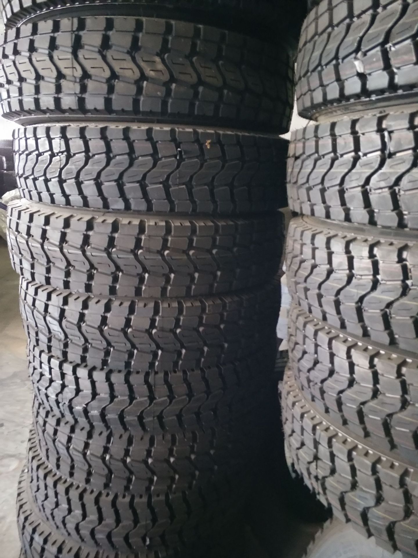 1100r20全钢丝轮胎优质耐磨