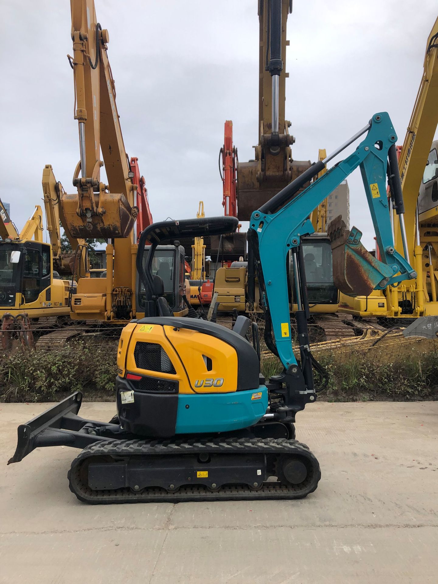 新款久保田30-6履带式上水挖掘机香港报关二手久保田准新微型挖机