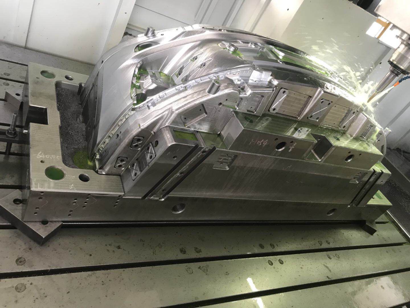 专业塑料模具厂 加工汽车保险杠模具,汽车配件模具开发制造