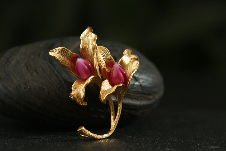 纯手原创珍珠琉璃百合花胸针