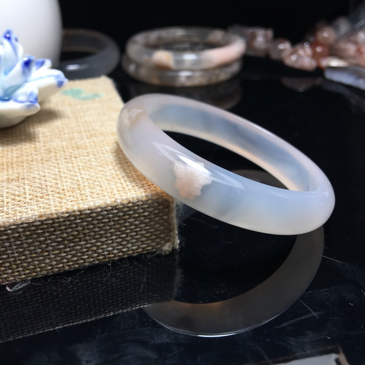 樱花玛瑙冰透焦糖飘龙纹手镯